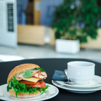 Kokouskahvit makealla ja suolaisella